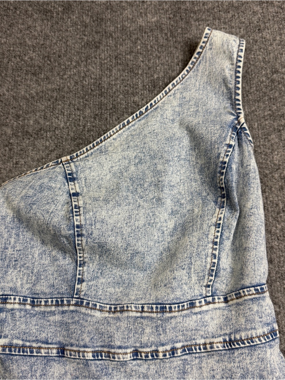 Le Lis Collection Acid Wash Denim One Shoulder Mini Dress Womens Size S - Picture 2 of 9